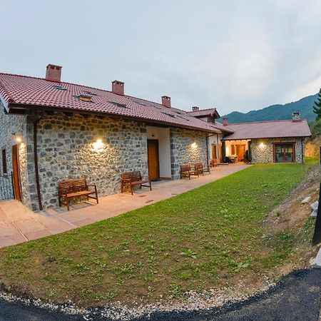 Apartamentos Los Picos De Europa Colio Екстериор снимка
