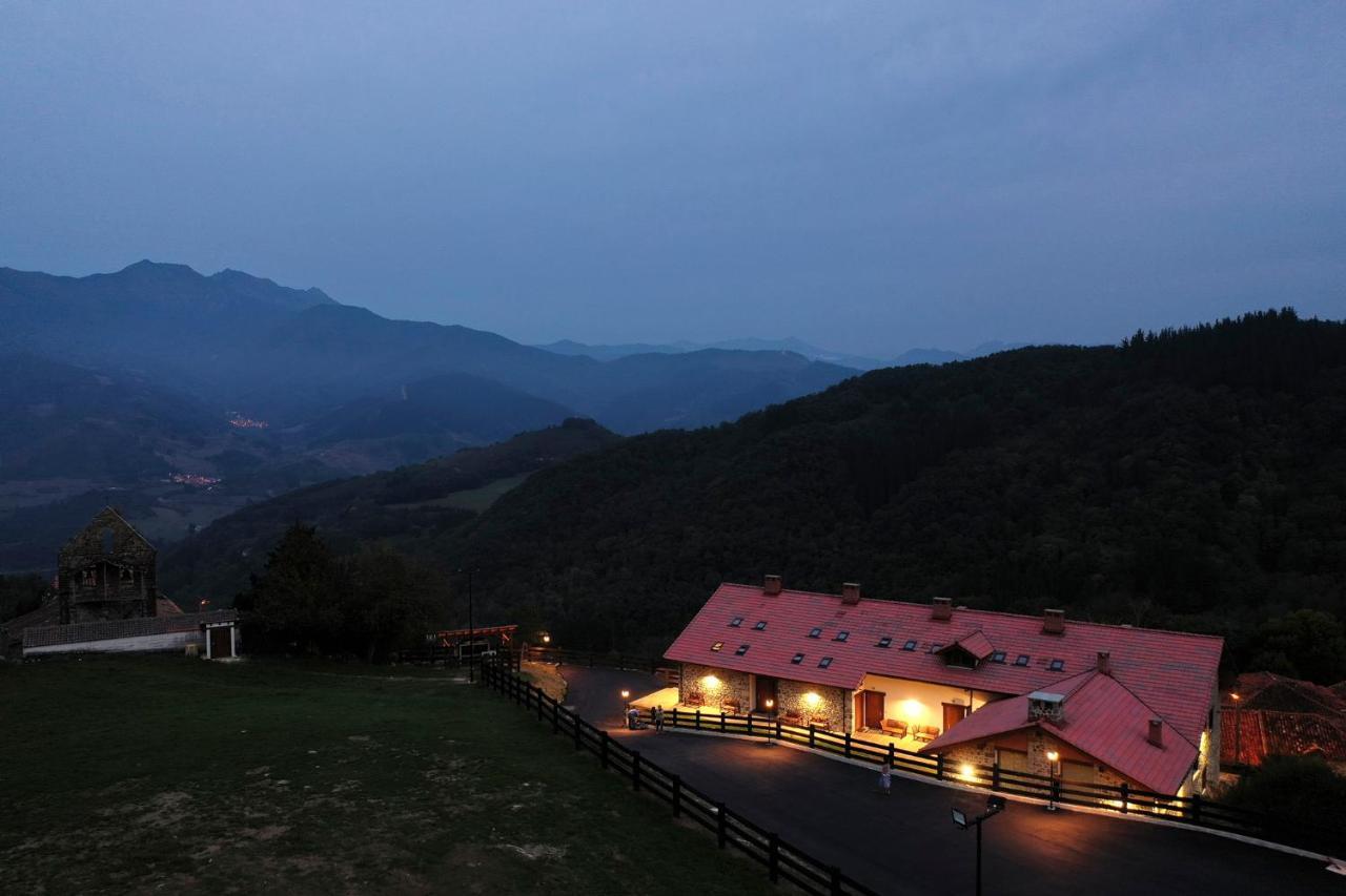 Apartamentos Los Picos De Europa Colio Екстериор снимка