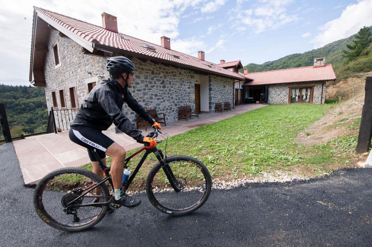 Apartamentos Los Picos De Europa Colio Екстериор снимка