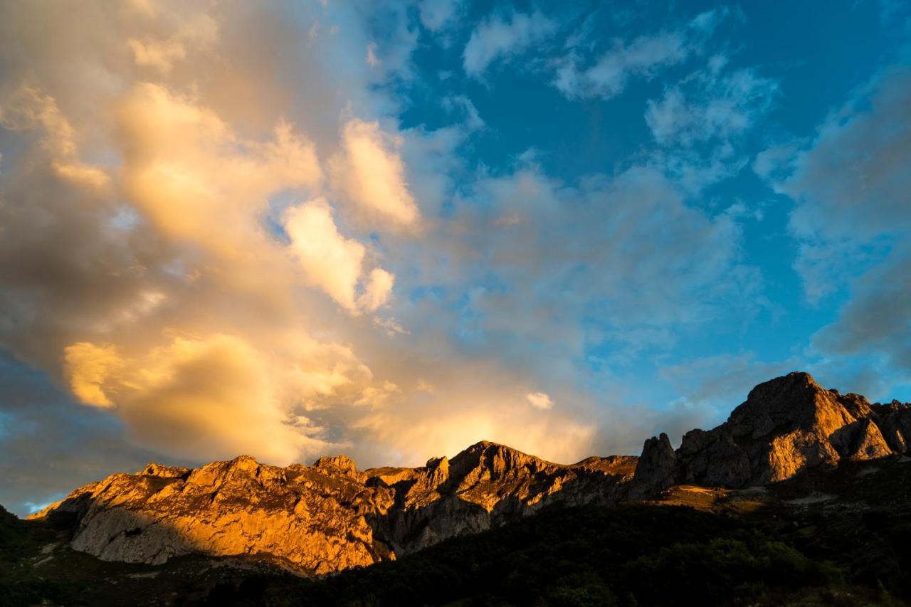 Apartamentos Los Picos De Europa Colio Екстериор снимка