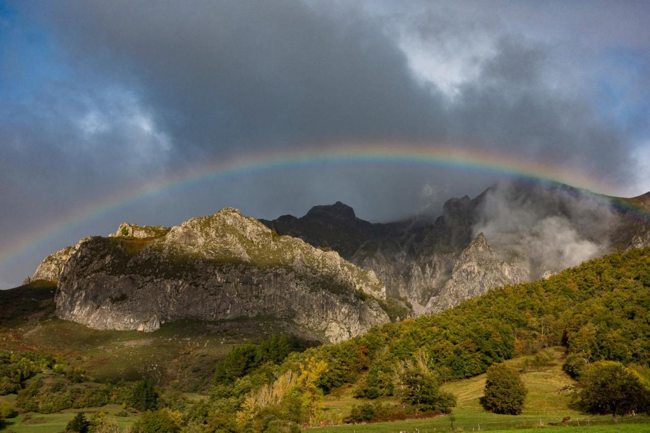 Apartamentos Los Picos De Europa Colio Екстериор снимка