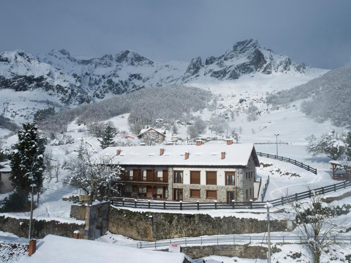 Apartamentos Los Picos De Europa Colio Екстериор снимка